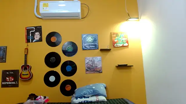 skinnyverus18 online show from 09/17/25, 06:42