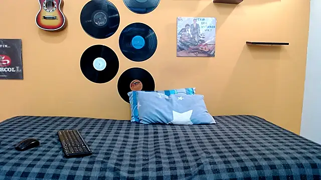 skinnyverus18 online show from 02/18/26, 07:43