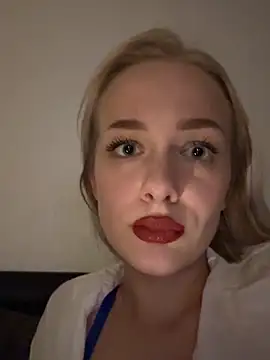 DaryaDoll online show from 11/21/25, 11:03