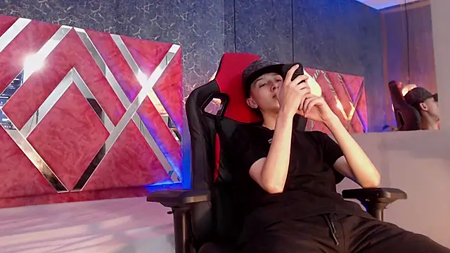 Snapshot of ArthurCox chatting on 09/08/25, 11:37 ArthurCox online show from 09/08/25, 11:37