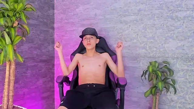 Snapshot of ArthurCox chatting on 09/14/25, 06:40 ArthurCox online show from 09/14/25, 06:40