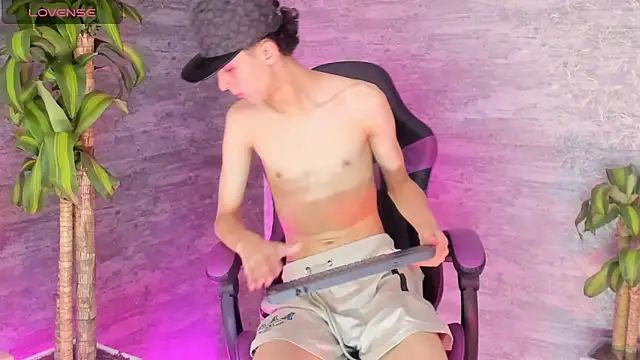 Snapshot of ArthurCox chatting on 09/16/25, 05:47 ArthurCox online show from 09/16/25, 05:47