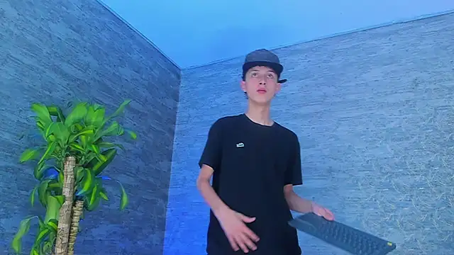 Snapshot of ArthurCox chatting on 09/24/25, 05:27 ArthurCox online show from 09/24/25, 05:27