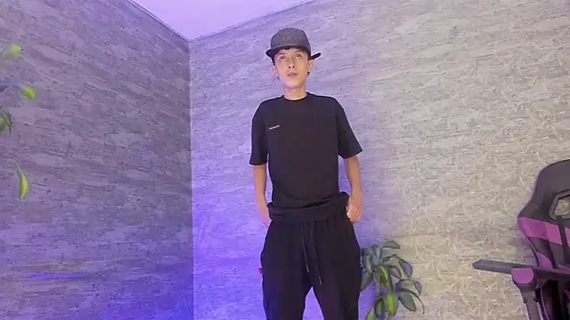 Snapshot of ArthurCox chatting on 09/27/25, 05:29 ArthurCox online show from 09/27/25, 05:29