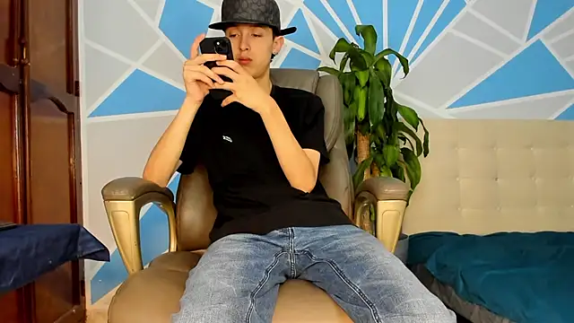 Snapshot of ArthurCox chatting on 10/04/25, 05:33 ArthurCox online show from 10/04/25, 05:33