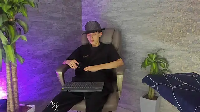 Snapshot of ArthurCox chatting on 10/07/25, 05:21 ArthurCox online show from 10/07/25, 05:21