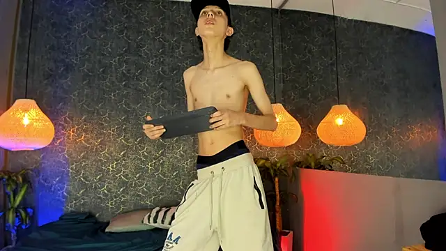 Snapshot of ArthurCox chatting on 10/08/25, 07:00 ArthurCox online show from 10/08/25, 07:00