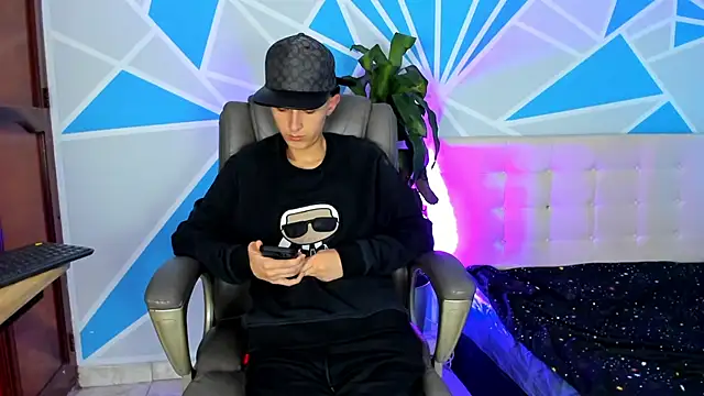 Snapshot of ArthurCox chatting on 10/10/25, 05:45 ArthurCox online show from 10/10/25, 05:45