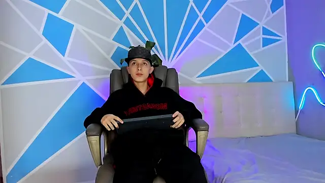 Snapshot of ArthurCox chatting on 10/12/25, 05:23 ArthurCox online show from 10/12/25, 05:23