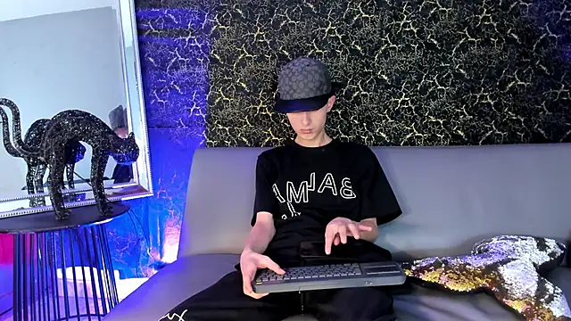 Snapshot of ArthurCox chatting on 10/17/25, 05:48 ArthurCox online show from 10/17/25, 05:48