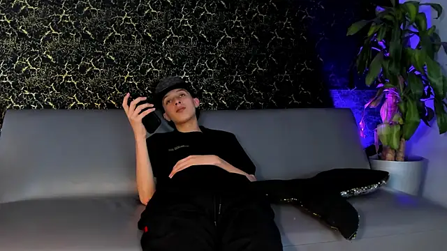 Snapshot of ArthurCox chatting on 10/18/25, 05:35 ArthurCox online show from 10/18/25, 05:35