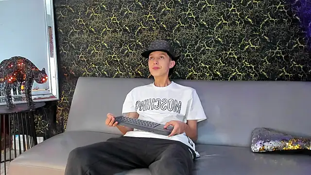 Snapshot of ArthurCox chatting on 10/20/25, 05:57 ArthurCox online show from 10/20/25, 05:57