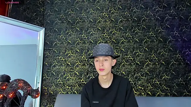 Snapshot of ArthurCox chatting on 10/22/25, 05:34 ArthurCox online show from 10/22/25, 05:34