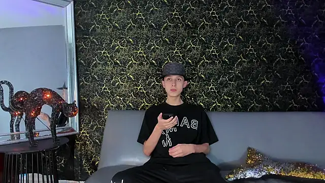 Snapshot of ArthurCox chatting on 10/24/25, 05:20 ArthurCox online show from 10/24/25, 05:20