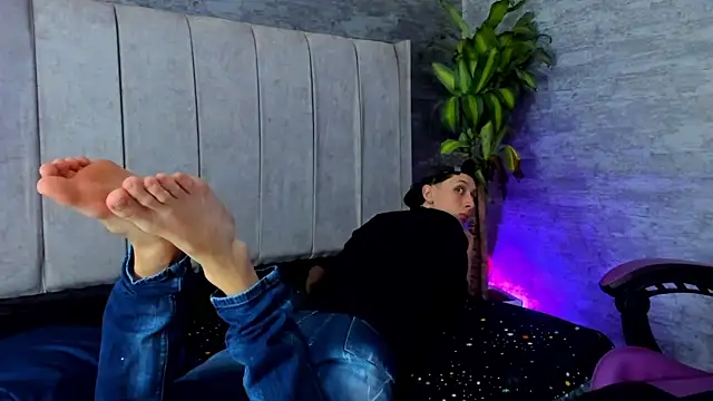 Snapshot of ArthurCox chatting on 10/29/25, 07:37 ArthurCox online show from 10/29/25, 07:37