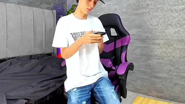 Snapshot of ArthurCox chatting on 10/30/25, 05:24 ArthurCox online show from 10/30/25, 05:24