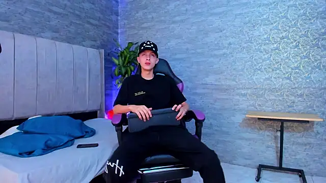 Snapshot of ArthurCox chatting on 11/05/25, 05:35 ArthurCox online show from 11/05/25, 05:35