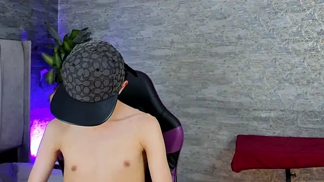 Snapshot of ArthurCox chatting on 11/14/25, 05:33 ArthurCox online show from 11/14/25, 05:33