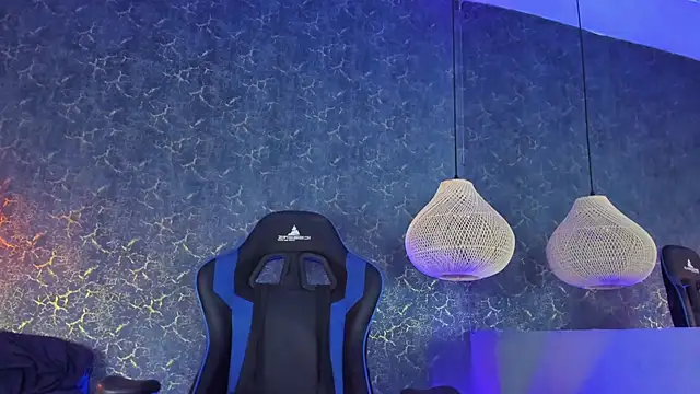 Snapshot of ArthurCox chatting on 11/22/25, 05:34 ArthurCox online show from 11/22/25, 05:34