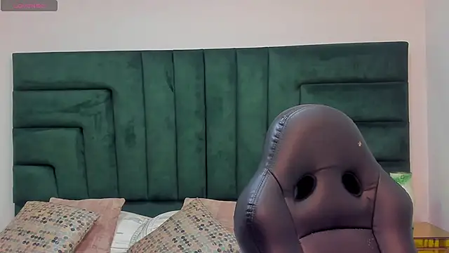 SaraWagner  online show from 04/12/26, 12:04