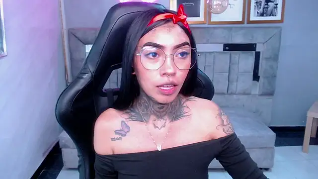 Snapshot of Ashley_Blum_v chatting on 09/17/25, 07:37 Ashley Blum v online show from 09/17/25, 07:37