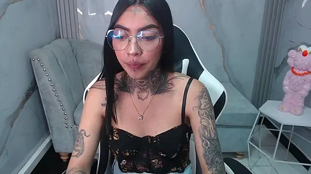 Snapshot of Ashley_Blum_v chatting on 09/18/25, 07:38 Ashley Blum v online show from 09/18/25, 07:38