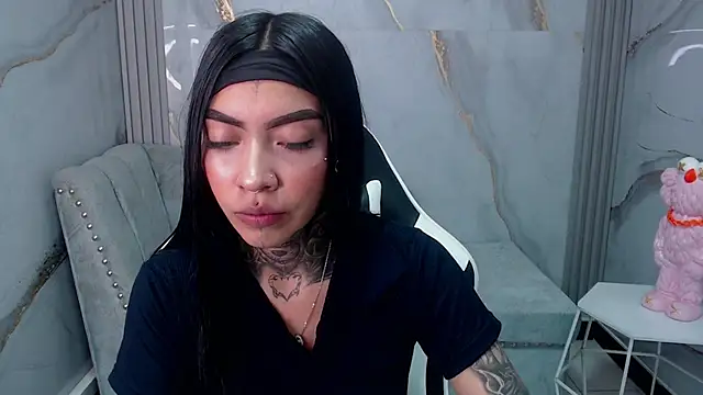 Snapshot of Ashley_Blum_v chatting on 09/19/25, 07:36 Ashley Blum v online show from 09/19/25, 07:36