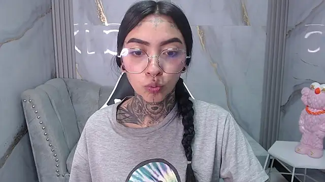 Snapshot of Ashley_Blum_v chatting on 09/24/25, 07:50 Ashley Blum v online show from 09/24/25, 07:50