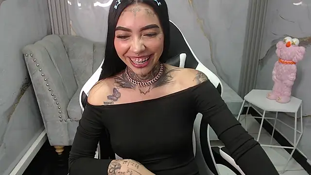 Snapshot of Ashley_Blum_v chatting on 10/03/25, 07:55 Ashley Blum v online show from 10/03/25, 07:55