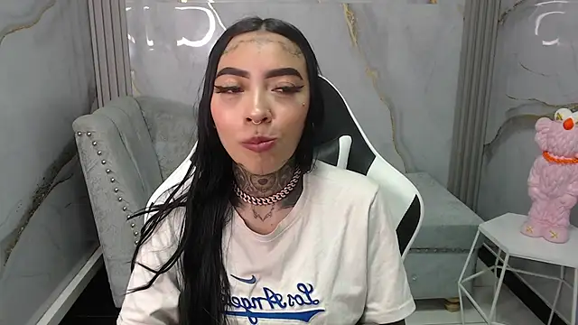 Snapshot of Ashley_Blum_v chatting on 10/08/25, 08:17 Ashley Blum v online show from 10/08/25, 08:17