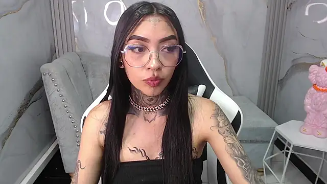 Snapshot of Ashley_Blum_v chatting on 10/10/25, 08:08 Ashley Blum v online show from 10/10/25, 08:08