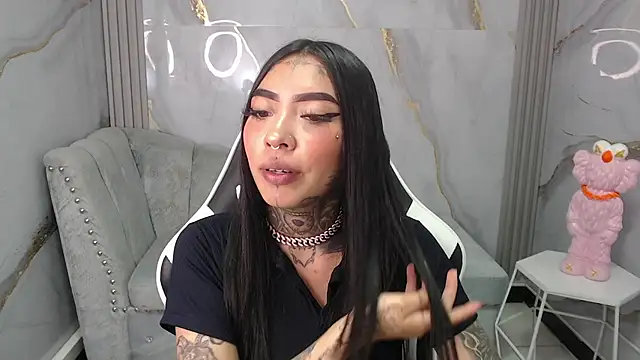 Snapshot of Ashley_Blum_v chatting on 10/14/25, 07:58 Ashley Blum v online show from 10/14/25, 07:58