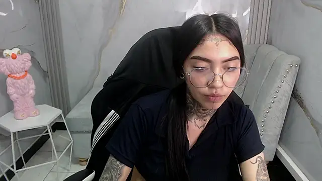 Snapshot of Ashley_Blum_v chatting on 10/25/25, 01:13 Ashley Blum v online show from 10/25/25, 01:13