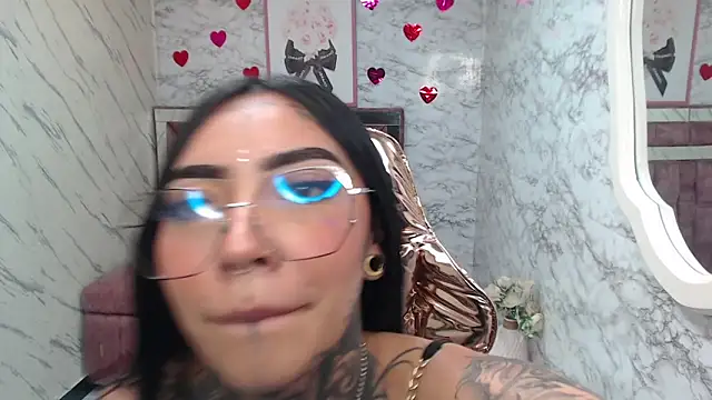 Snapshot of Ashley_Blum_v chatting on 10/27/25, 08:02 Ashley Blum v online show from 10/27/25, 08:02