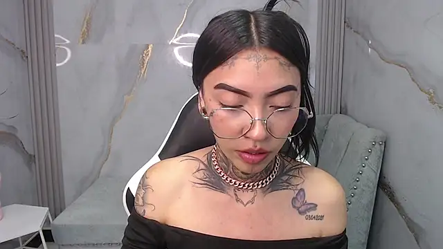 Snapshot of Ashley_Blum_v chatting on 10/29/25, 08:10 Ashley Blum v online show from 10/29/25, 08:10