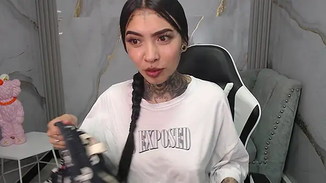 Snapshot of Ashley_Blum_v chatting on 11/07/25, 08:09 Ashley Blum v online show from 11/07/25, 08:09