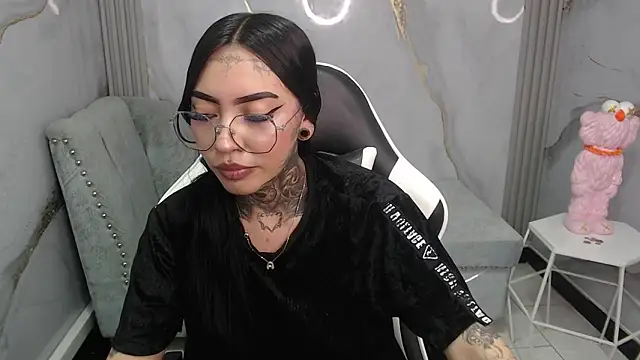 Snapshot of Ashley_Blum_v chatting on 11/28/25, 08:11 Ashley Blum v online show from 11/28/25, 08:11