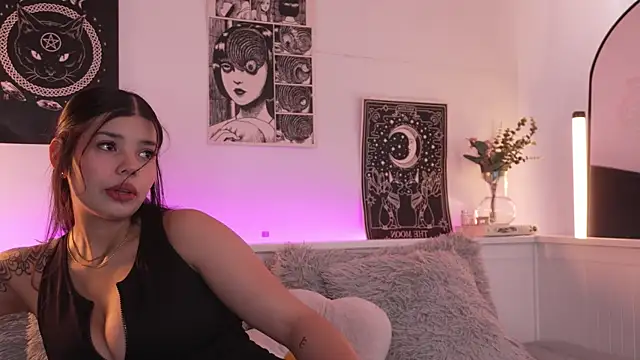 sophieee art online show from 09/11/25, 06:30