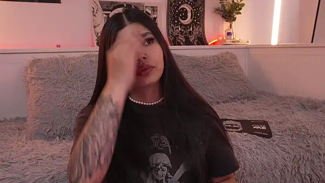 sophieee art online show from 11/25/25, 08:31