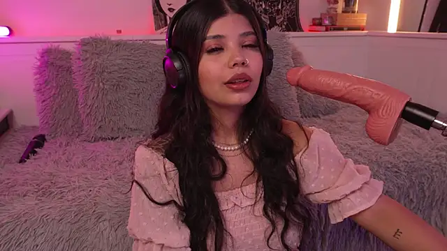 sophieee art online show from 02/13/26, 08:38