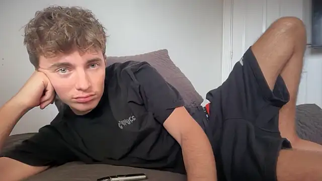 Snapshot of luciancrowe chatting on 02/06/26, 12:19 luciancrowe online show from 02/06/26, 12:19