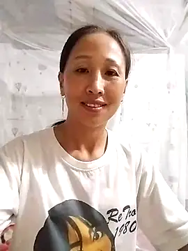 Snapshot of cute_love00 chatting on 09/17/25, 11:17 cute love00 online show from 09/17/25, 11:17