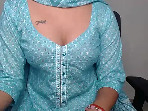 oceaneyees  online show from 09/24/25, 03:21