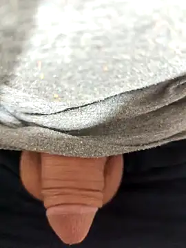 Snapshot of Sweethoneygun chatting on 09/20/25, 04:24 Sweethoneygun online show from 09/20/25, 04:24