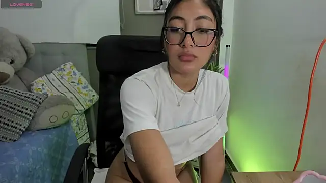 Allison 19   online show from 11/17/25, 11:21