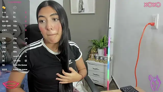 Allison 19   online show from 11/25/25, 04:01