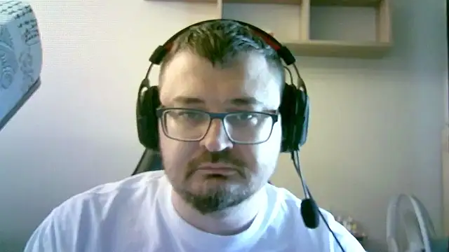 Snapshot of SirAbuser chatting on 09/16/25, 10:27 SirAbuser online show from 09/16/25, 10:27