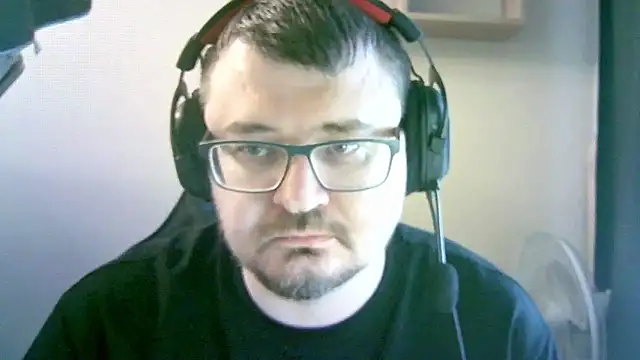 Snapshot of SirAbuser chatting on 09/22/25, 08:16 SirAbuser online show from 09/22/25, 08:16