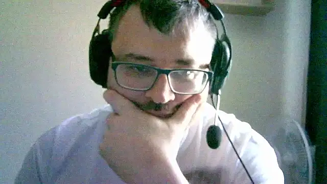 Snapshot of SirAbuser chatting on 09/26/25, 08:29 SirAbuser online show from 09/26/25, 08:29