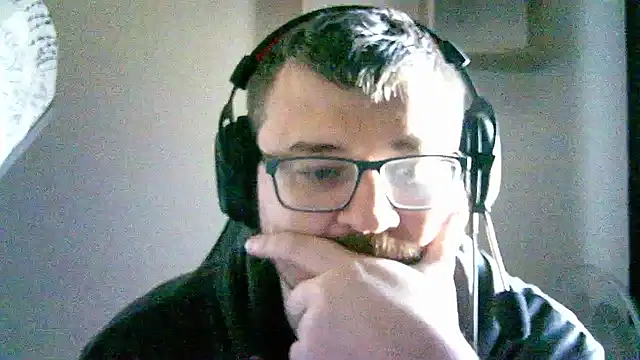 Snapshot of SirAbuser chatting on 09/29/25, 05:23 SirAbuser online show from 09/29/25, 05:23